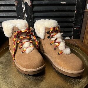 UGG CHESTNUT CLASSIC MINI ALPINE LACE SUEDE SHEEPSKIN BOOTS SIZE US 7 WOMEN